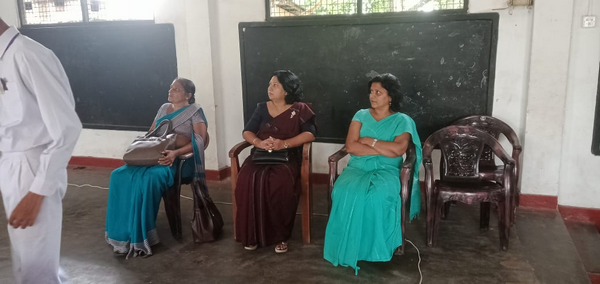 A program to educate teenage daughters to reduce early marriages in Homagama (2022-12-06)
